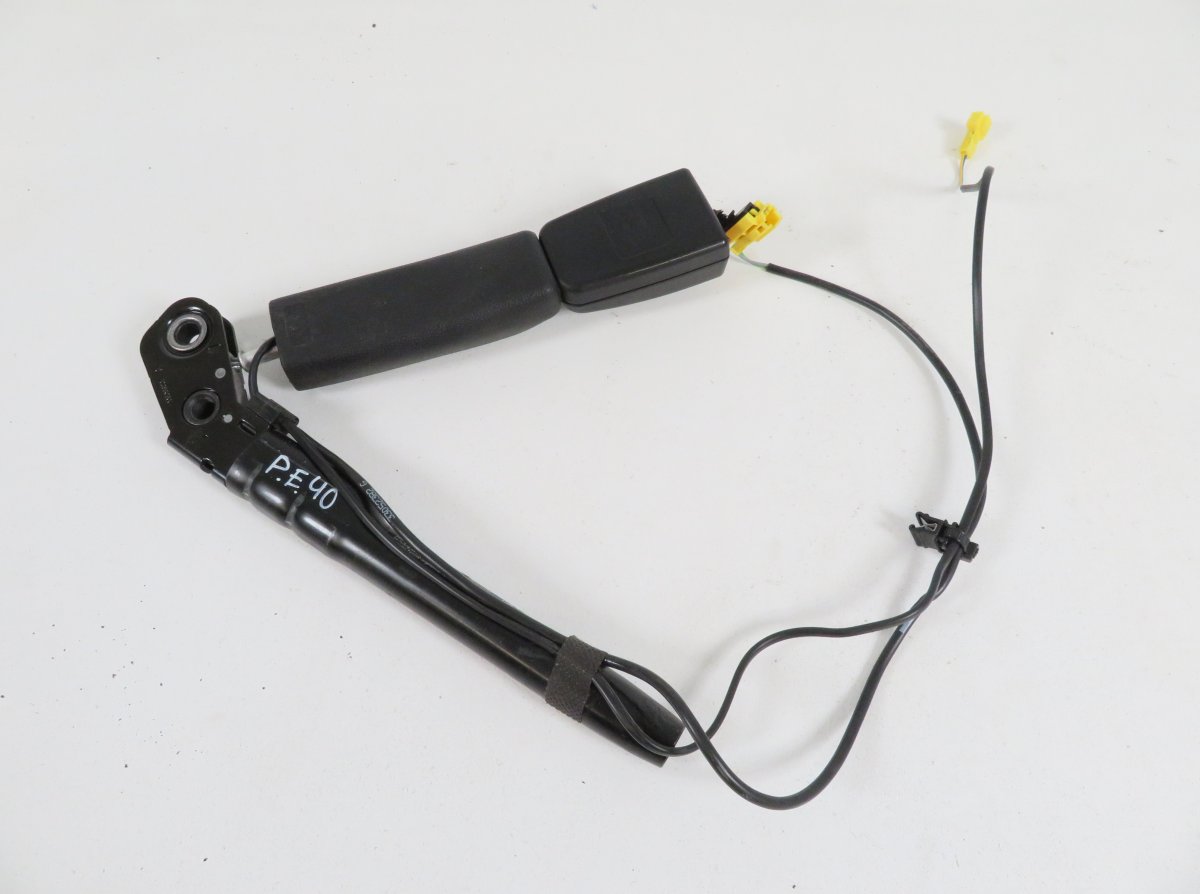 Mercedes-Benz A (W169) Seat belt buckle — front right Seat belt buckle — front right — MERCEDES-BENZ ...