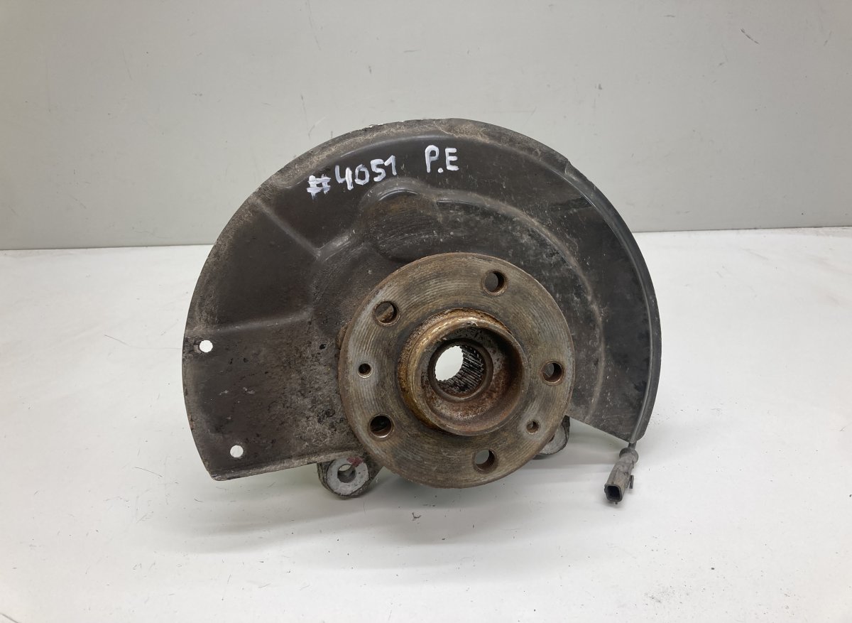 Renault Espace Wheel bearing housing — front right Wheel bearing housing — front right — RENAULT E...