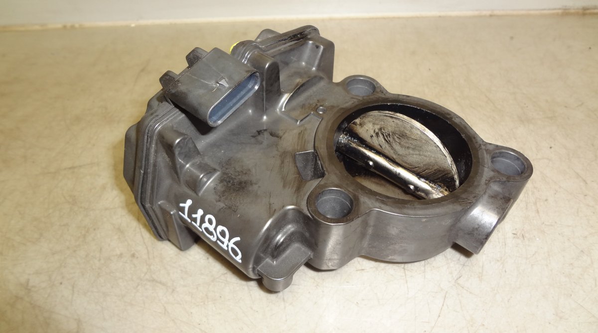 BMW 4 (F32 / F33 / F36) Throttle body
