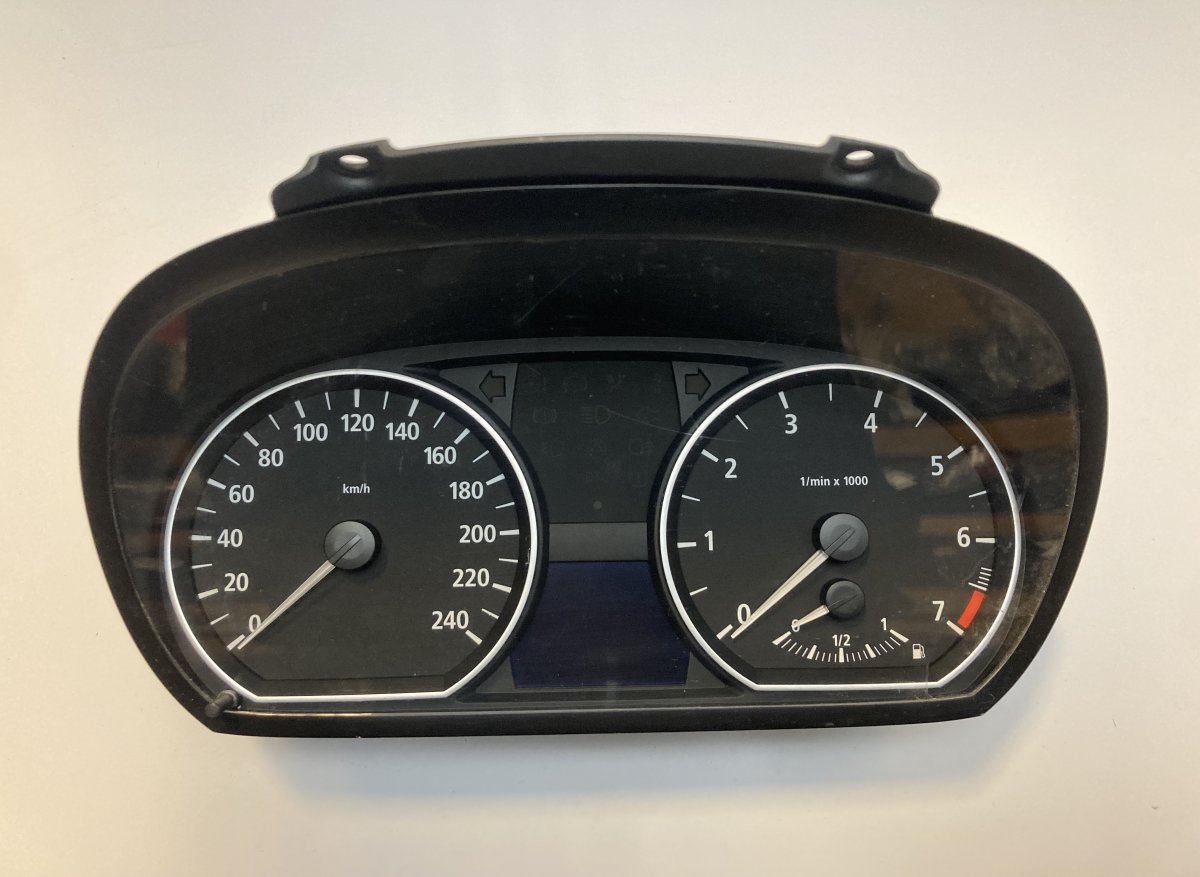 BMW 1 (E81 / E82 / E87 / E88) instrument cluster Instrument cluster — BMW 1 (E81, E82, E87, E88)...