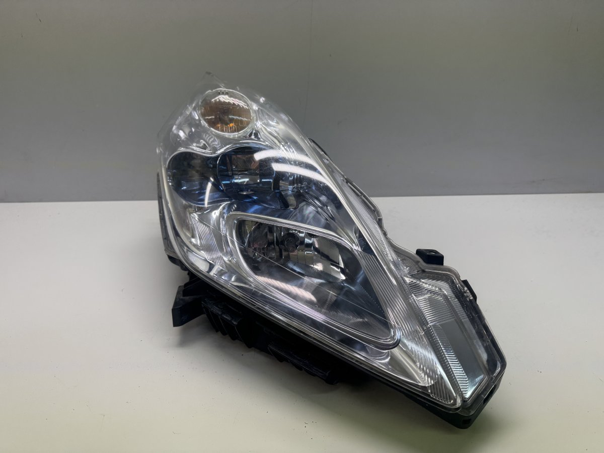 Nissan Leaf Right headlight Right headlight — NISSAN LEAF I (ZE0) (2010-201...
