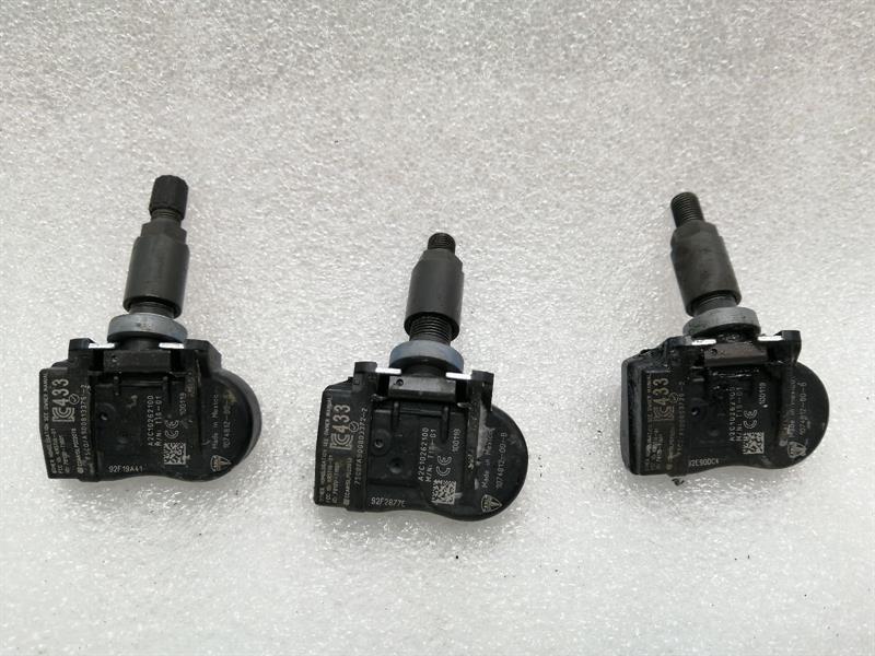 Tesla Model 3 TESLA MODEL 3 STANDARD RANGE SENSOR 1074812-00-B TIRE PRESSURE TYRE PRESSURE
