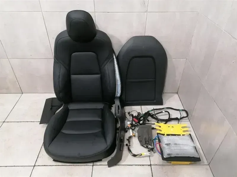Tesla Model 3 TESLA MODEL 3 LONG RANGE SEATPAD SEAT COVERS LEFT SEAT COVER LEFT Body type: Hatchback
Fuel: ELECTRIC