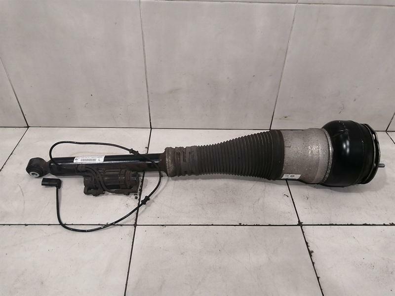 Mercedes-Benz A (W176) Mercedes S-Class W222 shock absorber rear A2223205901 shock absorber rear air Body type: Saloon
Fuel: Petrol