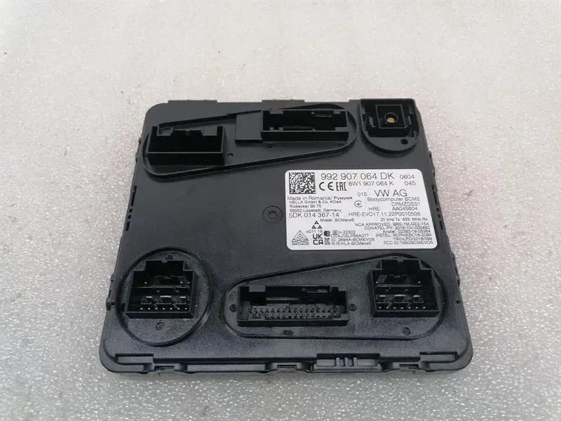 Porsche 911 (992) Porsche 911 992 electronic module 992907064DK control unit BCM2 Body type: Convertible
Fuel: Petrol