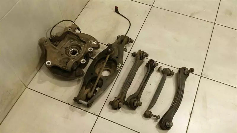Mercedes-Benz SLK (R172) Mercedes SLK R172 Right Rear Hub A1723507800 Wheel Bearing Housing Right SLK55 AMG