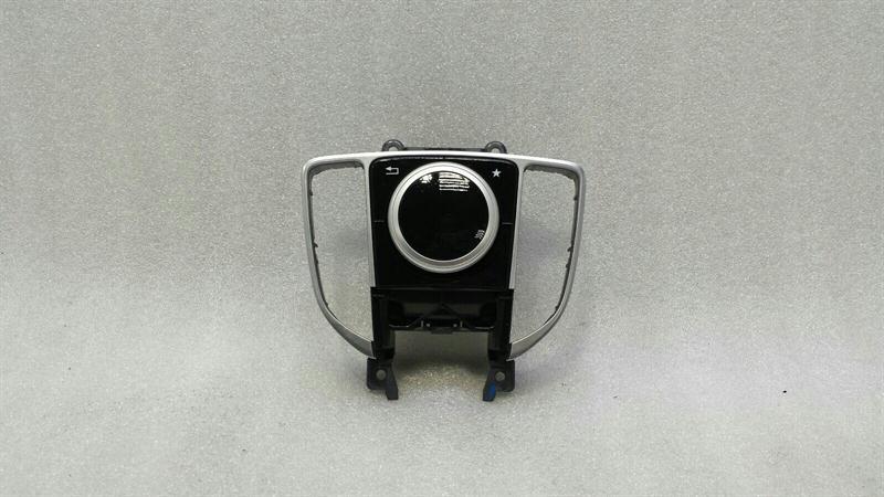 Mercedes-Benz A (W176) Mercedes C Class W205 Navigation Controller A2059005915 Sat Nav Switch Switch Body type: Saloon
Fuel: Diesel