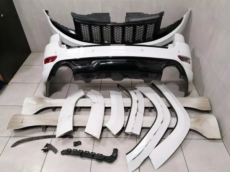 Jeep Grand Cherokee (WK) JEEP GRAND CHEROKEE SRT8 WK2 MK4 Bumper BODYKIT SET CONVERSION SET Bumper SET Body type: SUV
Fuel: Petrol