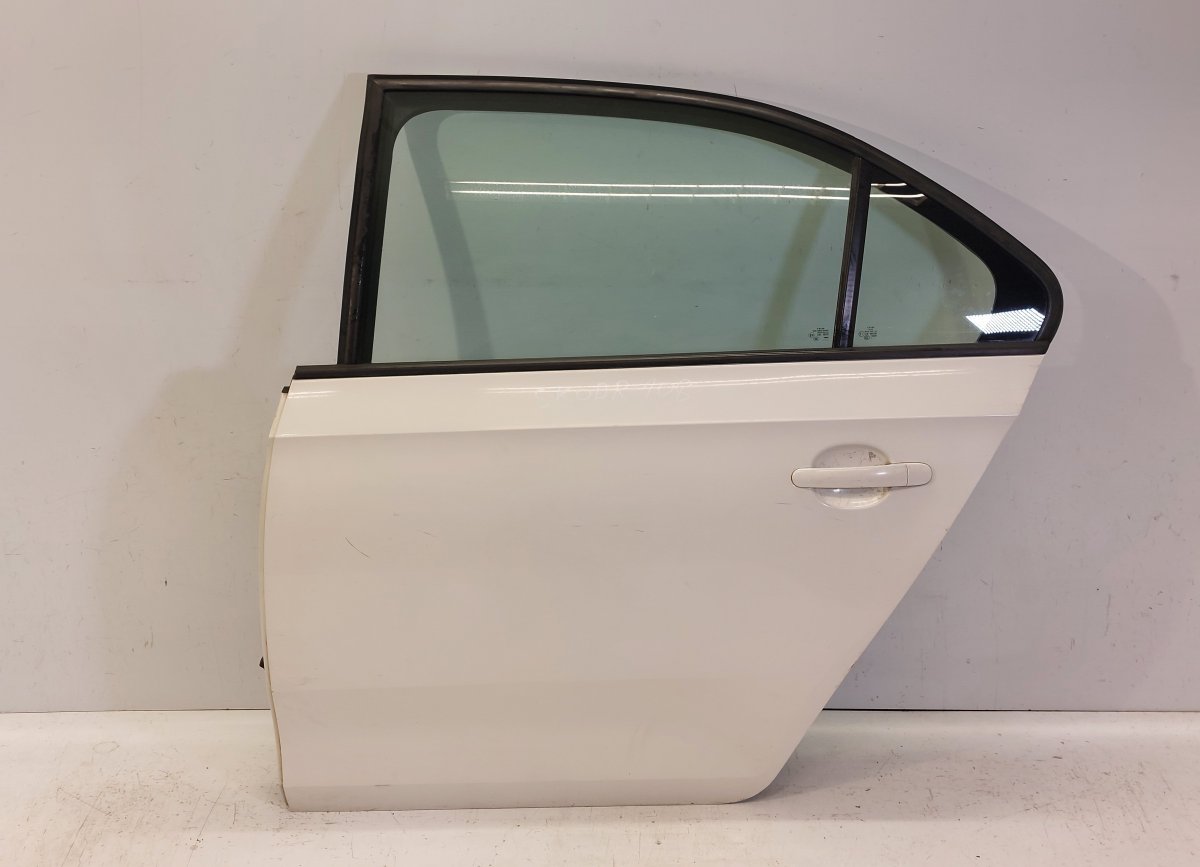 Skoda Rapid Door — rear left