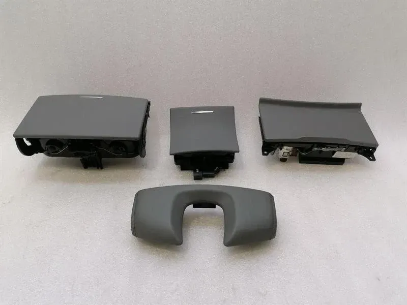 Mercedes-Benz A (W169) Mercedes S-class W221 cup holders A2216802650 cup holder holder A2216802550- Body type: Saloon
Fuel: Petrol