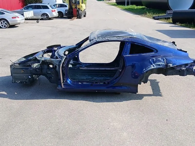 Porsche 911 (992) 2024 PORSCHE 911 992 GT3 BODY SHELL PAPERS LETTER COC EURO PDK BLUE CHASSIS - Body type: Coupe
Fuel: Petrol