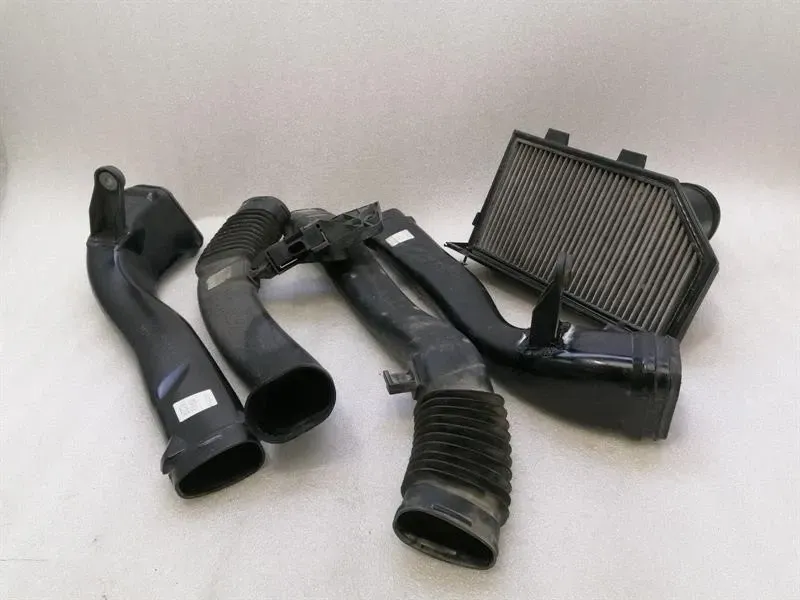 Audi R8 Audi R8 4S V10 RWD Air Filter Box 4S0129510H Air Filter Box- Body type: Coupe
Fuel: Petrol