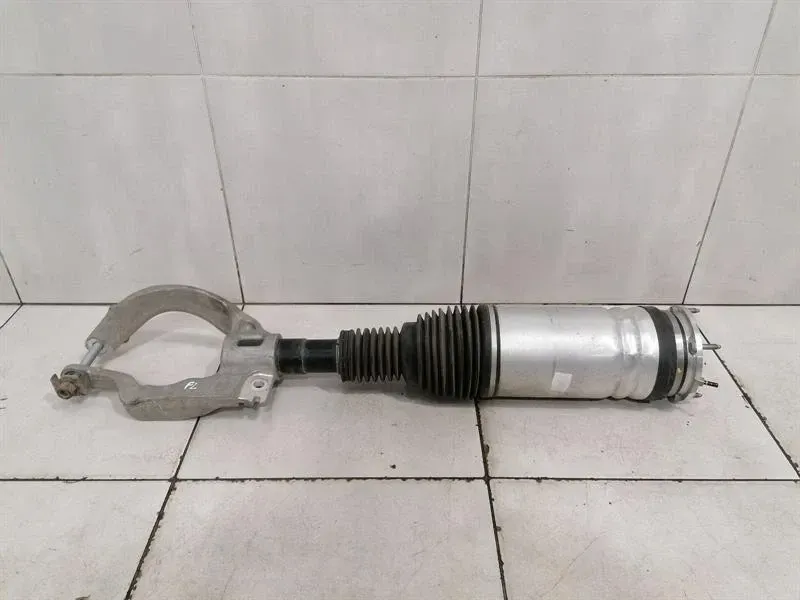 Land Rover Range Rover Sport (L494) Range Rover Sport L494 Shock Absorber Front JK6M-3C286-AD Shock Absorber- Body type: SUV
Fuel: Petrol