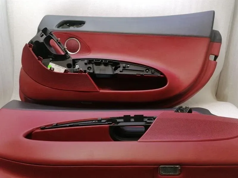Audi R8 AUDI R8 TYPE 42 V10 5.2 SPYDER DOOR CARD SET 427867105N RIGHT HAND DRIVE RHD- Body type: Convertible
Fuel: Petrol