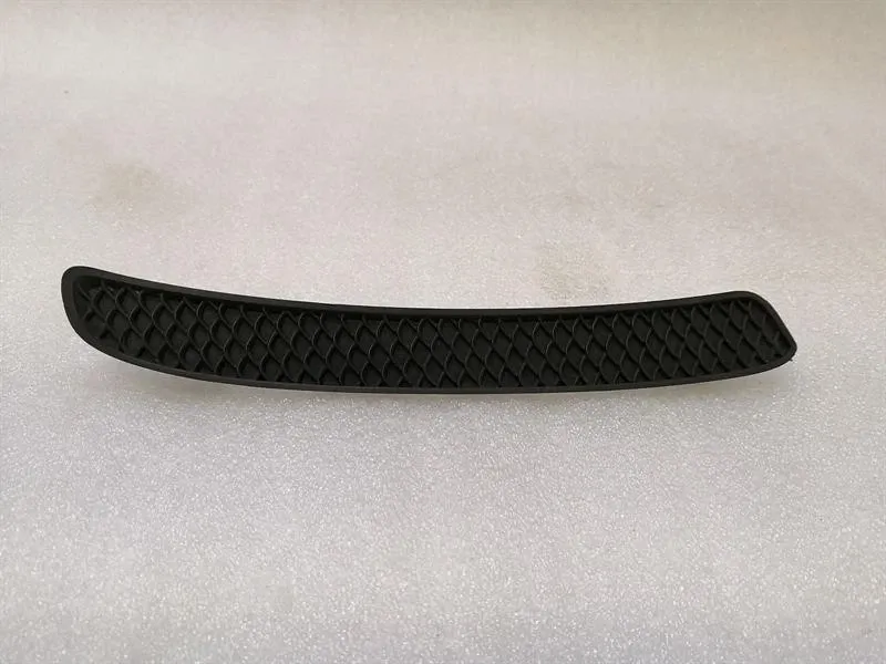Mercedes-Benz A (W176) Mercedes A W176 rear bumper left grille A1768850053 rear bumper grille- Body type: Hatchback
Fuel: Petrol
