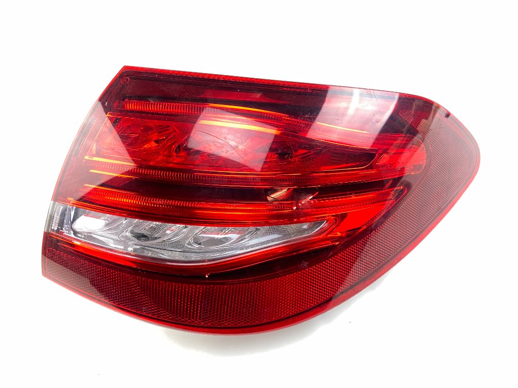 Mercedes-Benz A (W176) Right Rear Light Right rear light — MERCEDES-BENZ C-CLASS (W205)...