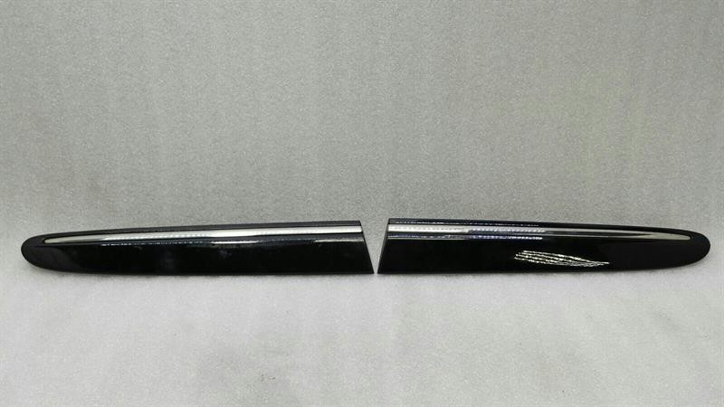 Mercedes-Benz CLK (W209) Mercedes CLK W209 body moulding rear set A2096902562 strip A2096902662 set Body type: Coupe
Fuel: Petrol