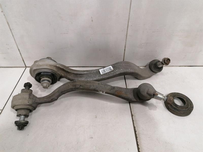 Mercedes-Benz CLS (C218) Mercedes CLS W218 Wishbone Right Set A2183301211 Front Right Wishbone Set Body type: Saloon
Fuel: Diesel