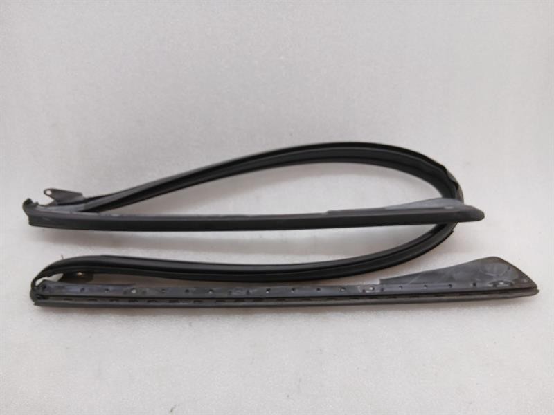 Porsche 911 (991) Porsche 911 997 windscreen surround seal 99753707702 seal windshield convertible Body type: Convertible
Fuel: Petrol