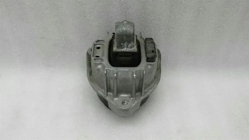 BMW 7 (F01 / F02 / F03 / F04) BMW 7 series F01 engine mount 6777373 engine mount Body type: Saloon
Fuel: Petrol