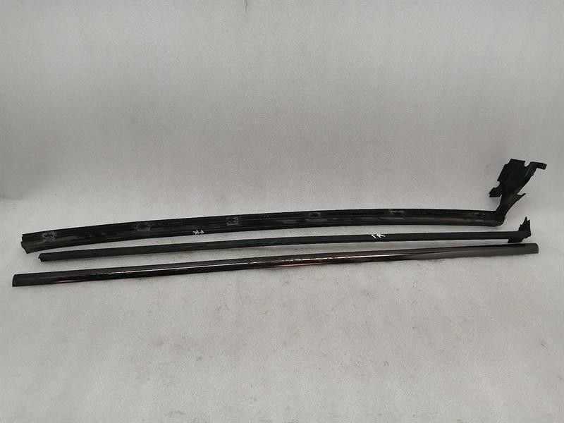 Mercedes-Benz 280SL - 600SL / SL (R129) Mercedes SL R129 Door Moulding Rail Right Set A1297200624 Strip Set Body type: Convertible
Fuel: Petrol