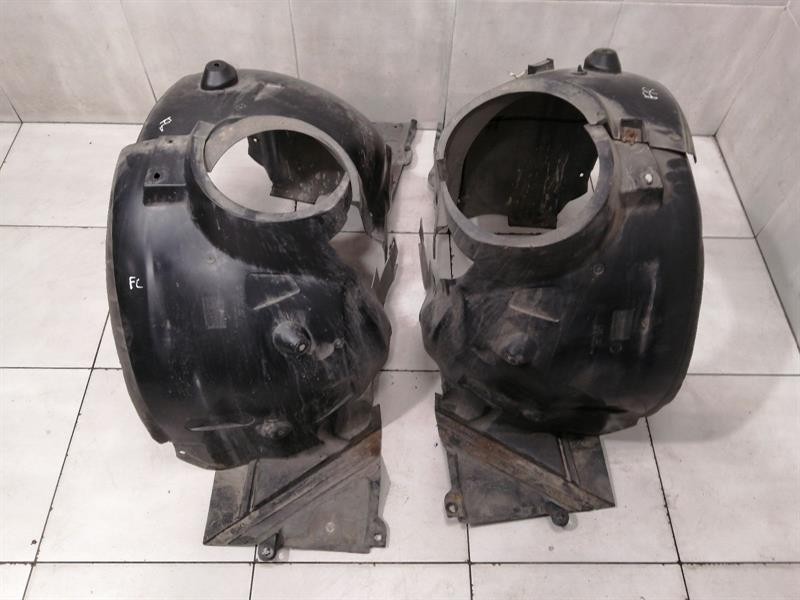 Mercedes-Benz CLK (W209) Mercedes CLK W209 Wheel Arch Liner Front Set A2098840722 Wheel Arch Cover Set Body type: Convertible
Fuel: Petrol