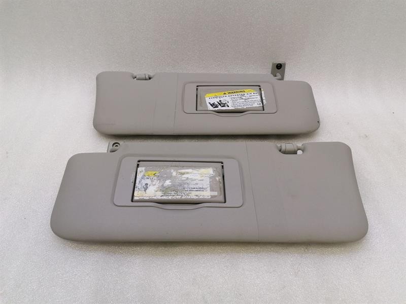 Mercedes-Benz A (W169) Mercedes ML W164 Sun Visor A1648100910 Sun Visor Trim Body type: SUV
Fuel: Petrol