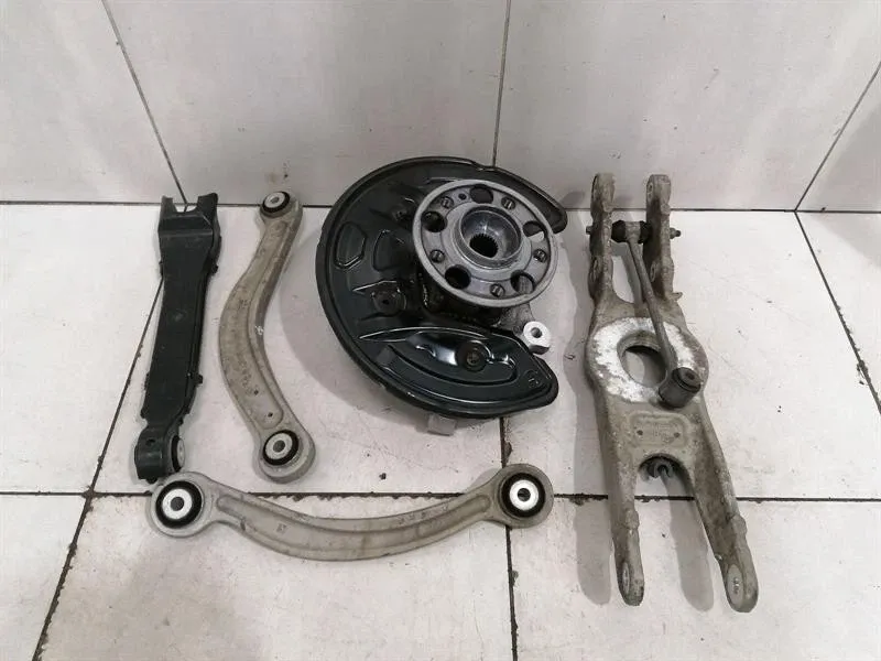 Mercedes E Class W238 Right Rear Hub A2133503205 Wheel Bearing Housing Rear Right