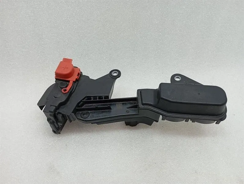 BMW 4 (F32 / F33 / F36) BMW 4 M4 G82 G22 Front Fuse Box 6842529 Front Fuse Box Body type: Coupe
Fuel: Petrol