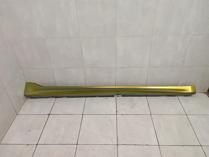 BMW 5 (G30 / G31) BMW 5 Series F90 G30 M5 Side Skirt 8064744 RH Faulty Side Skirts Body type: Saloon
Fuel: Petrol