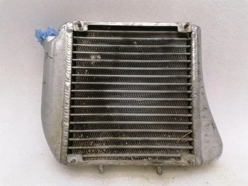 Mercedes C Class W204 Engine Oil Cooler A2095000600 Oil Cooler Radiator Damaged