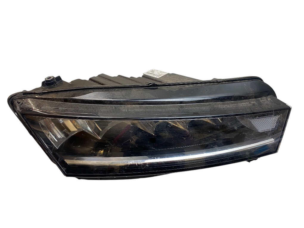 Skoda Octavia headlight right 030111863200 Headlight right SKODA OCTAVIA IV (...