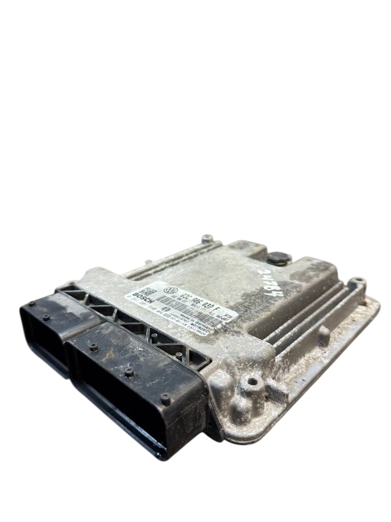 Volkswagen Touran Engine Control Unit / module (ECU) 03C906032F 0261201540 Engine Control Unit / mod...