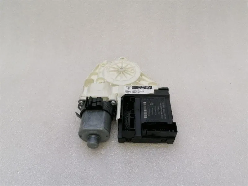 Porsche 911 (997) Porsche 911 997 door window motor 99762418104 window regulator motor driver side Body type: Coupe
Fuel: Petrol