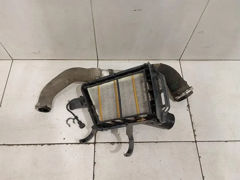 Porsche 911 (991) Porsche 911 992 Right Air Filter Box 992129568 Air Filter Box Right Body type: Coupe
Fuel: Petrol