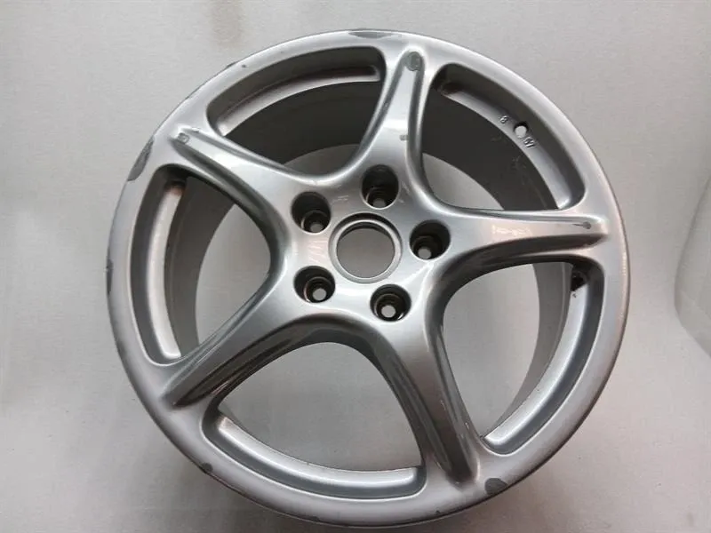 Porsche Cayman (987) Porsche Cayman 987 Alloy Wheel 99736215603 Alloy Wheel 8Jx19 ET57 Body type: Coupe
Fuel: Petrol