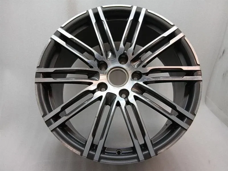 Porsche 911 (991) Porsche 911 991 Alloy Wheel 99136216106 Alloy Wheel 8.5JX20 ET51 Body type: Targa
Fuel: Petrol