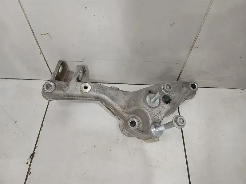 Porsche 911 (991) Porsche 911 992 subframe rear left 992505063A axle frame rear axle left Body type: Coupe
Fuel: Petrol