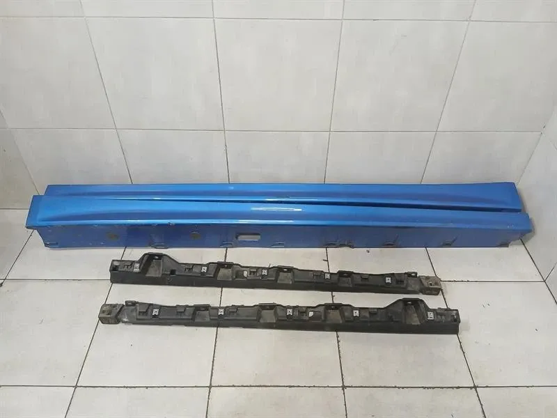 Audi R8 Audi R8 4S AWD side skirt 4S0853856 side skirts Body type: Coupe
Fuel: Petrol