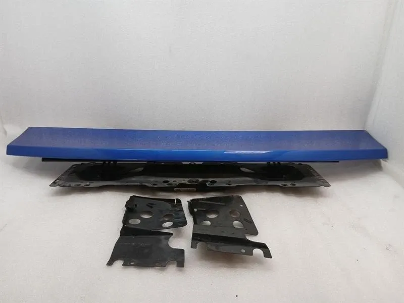 Audi R8 Audi R8 4S AWD rear spoiler 4S0827948B rear spoiler Body type: Coupe
Fuel: Petrol