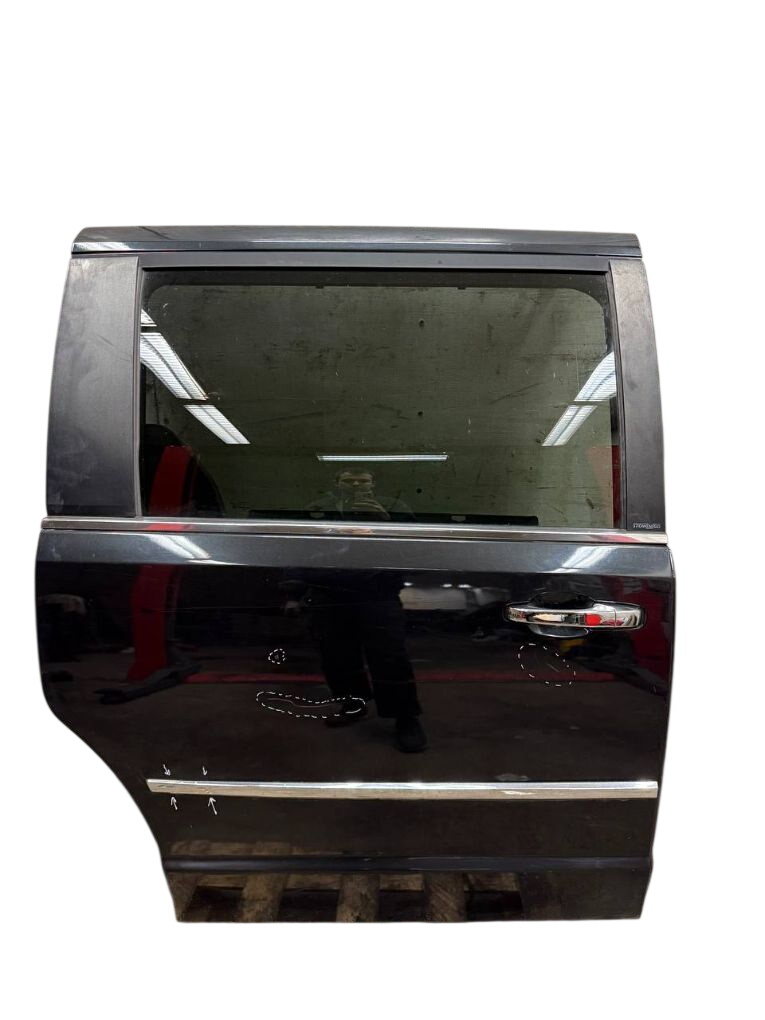 Lancia Voyager Sliding door right K05020698AL 05020698AL Sliding door right LANCI...