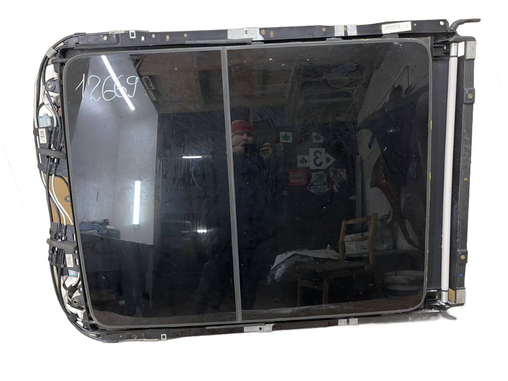 Jeep Grand Cherokee (WK) Kattoluukku 30020781C 36310112011 30020204D 30020271E 30020...