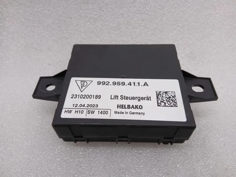Porsche 911 (992) Porsche 911 992 Axle Lift Control Unit 992959411A Axle Lift Module Body type: Convertible
Fuel: Petrol