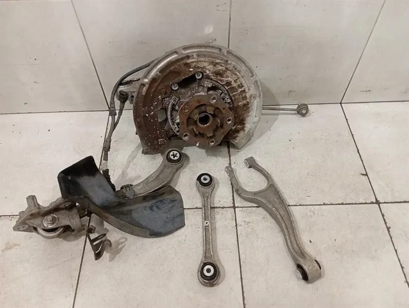 Porsche 911 (991) Porsche 911 992 Right Rear Hub 992505052BY Wheel Bearing Housing Rear Right SET Body type: Coupe
Fuel: Petrol