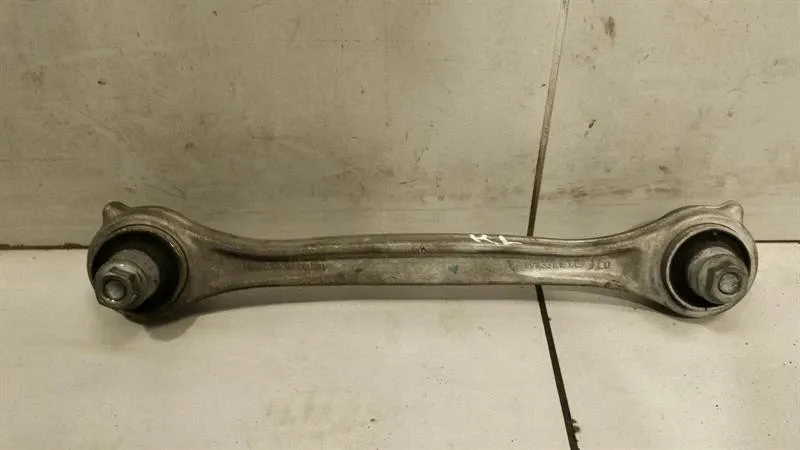 Porsche 911 (991) Porsche 911 991 Left Rear Wishbone 99133116103 Rear Left Wishbone Body type: Coupe
Fuel: Petrol