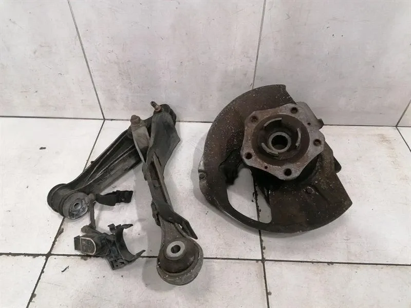Porsche 911 (997) Porsche 911 997 Left Front Hub 997341665 Wheel Bearing Housing Front Left Body type: Convertible
Fuel: Petrol