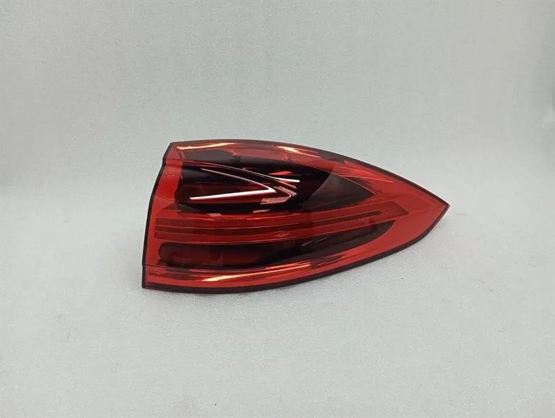 Porsche Cayenne Porsche Cayenne 958 92A right rear light 7P5945208G tail light rear right Body type: SUV
Fuel: Petrol