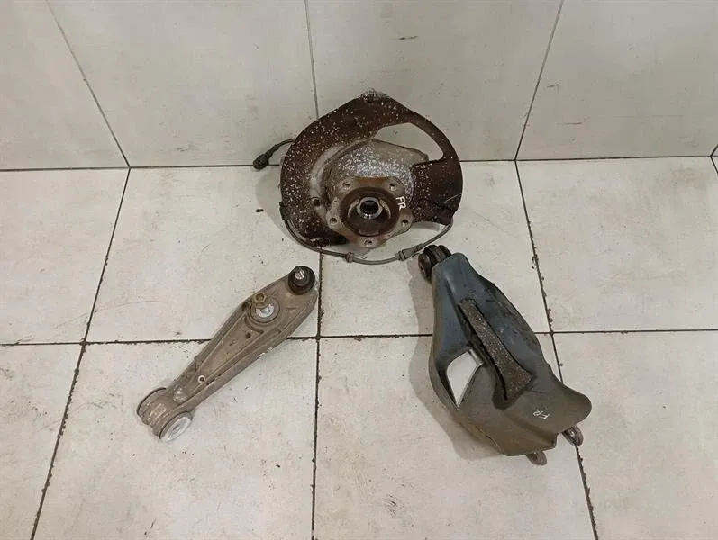 Porsche 911 (991) Porsche 911 991 Right Front Hub 99134115805 Wheel Bearing Housing Front Right Body type: Coupe
Fuel: Petrol