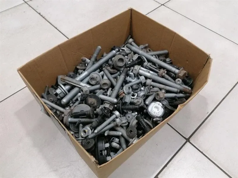 Porsche Taycan PORSCHE TAYCAN 9J SCREWS BOLTS FROM ONE CAR SET BOLTS Body type: Hatchback
Fuel: ELECTRIC