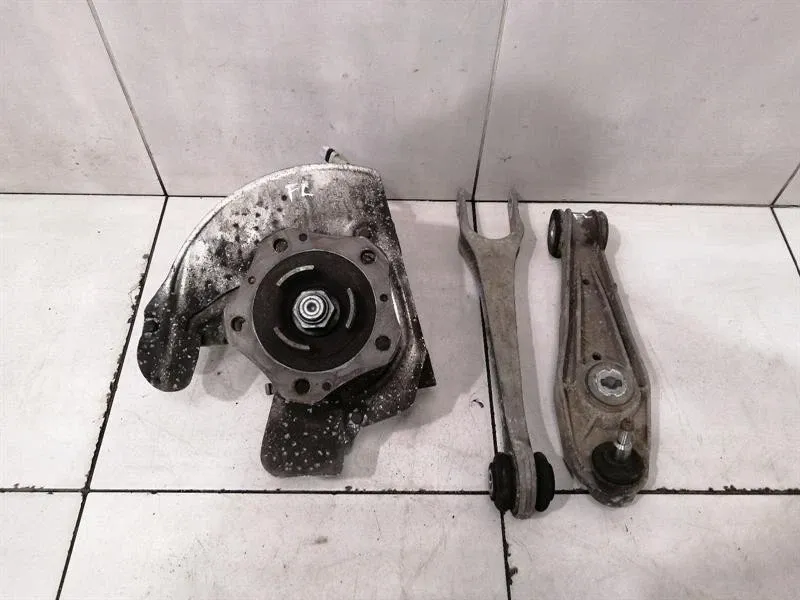 Porsche 911 (996) Porsche 911 997 Left Front Hub 997341657 Wheel Bearing Housing Front Left Body type: Convertible
Fuel: Petrol